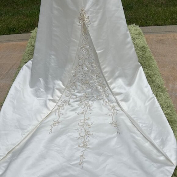 NWT Exclusive Bridal Gown Sleeveless A-Line Beaded Ivory Size 14 - Picture 7 of 15